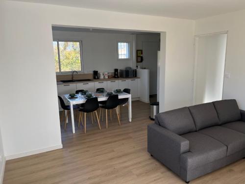 Χώρος καθιστικού στο Les Embruns - maison 2 chambres avec jardin