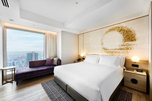 Centara Grand Hotel Osaka — Bedroom
