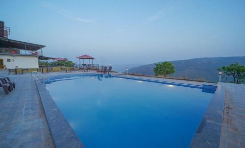 Bazén v ubytování Trattino Resort nebo v jeho okolí