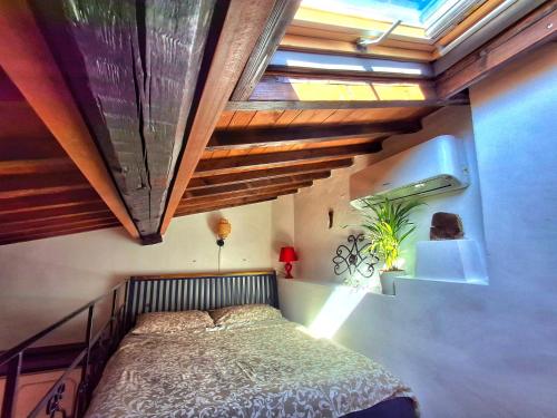 Cozy Studio Attic at Historical Centre of Florence 5 mins SMN and 7 Duomo