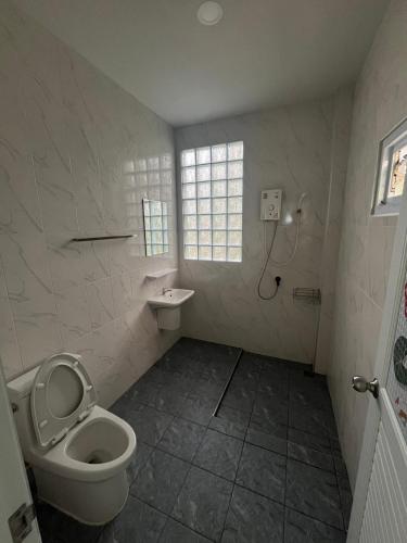 a bathroom with a toilet and a sink at Silva Haus in Ban Nua