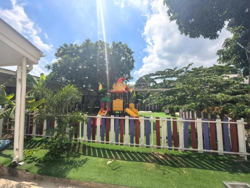 Κήπος έξω από το Best Cantonese urban stay