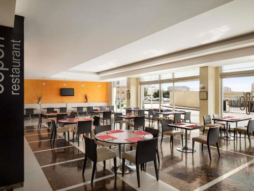 En restaurant eller et andet spisested på ibis Muscat