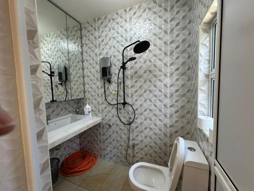 Ένα μπάνιο στο Sri Bahagia Castle Homestay