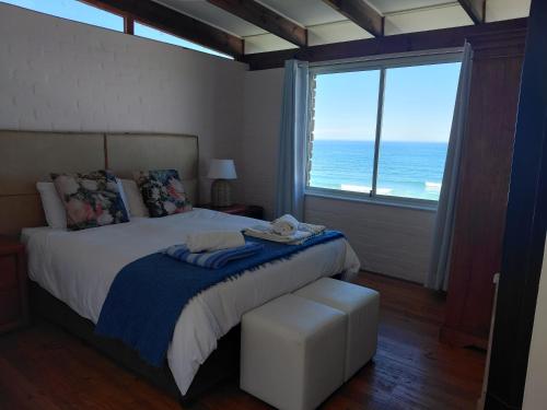 Voodi või voodid majutusasutuse Romantic getaway Misty Cliffs toas