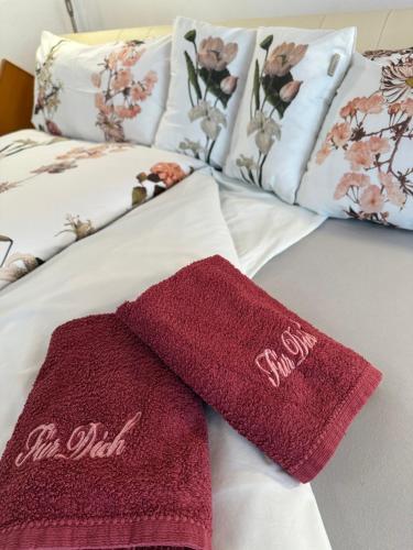 two knitted mitts sitting on top of a bed at Komfortzimmer in Trieben