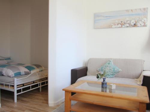 Ένα ή περισσότερα κρεβάτια σε δωμάτιο στο Komfortable Ferienwohnung Ankerlicht und Stillvolle Ferienwohnung Kronenlicht