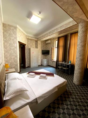 En eller flere senge i et værelse på Yulduz Hotel