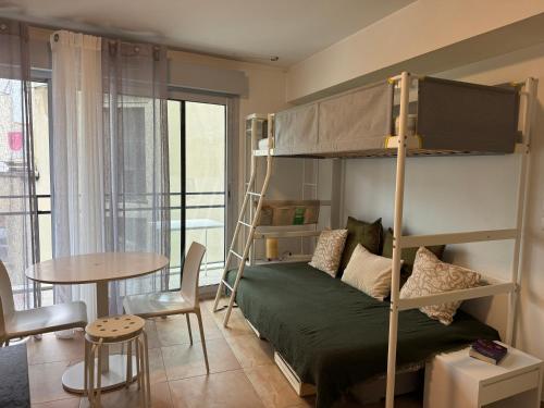 Gambetta Promenade modern near beach with parking