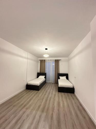 เตียงในห้องที่ Apartment