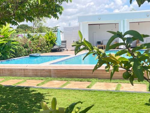 Бассейн в Malja Home Villa или поблизости