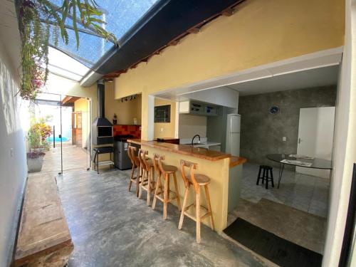 Kuchyň nebo kuchyňský kout v ubytování Casa Completa em Tatuí