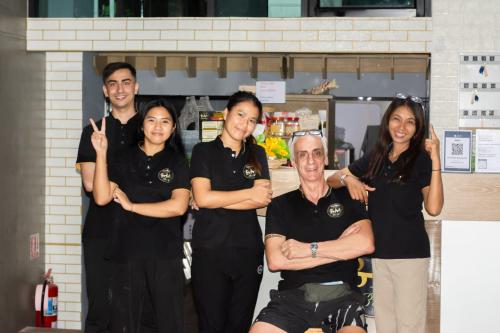 Staff di Travel Bangkok BM B&B