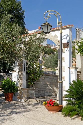 a street light and a basket of flowers in front of a house at Villa Maja in Bol
