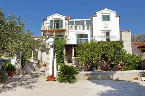 Tòa nhà nơi nhà khách tọa lạc