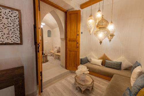 a living room with a couch and a chandelier at Riad Nila in Chefchaouen