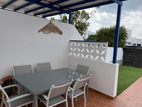 a dining table and chairs on a patio at Villa Catamaran Rubicon piscina privada cerca del mar in Playa Blanca
