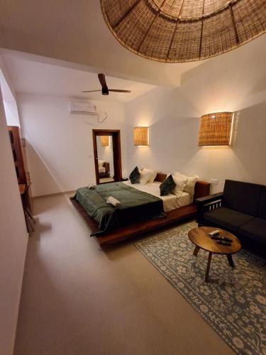 Postel nebo postele na pokoji v ubytování Shoonya - A Boutique Stay