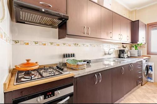 Kuchyň nebo kuchyňský kout v ubytování Appartement Haut Standing front de mer Malabata