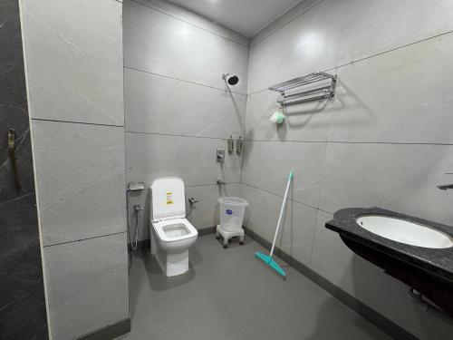 Koupelna v ubytování Gokul Dham