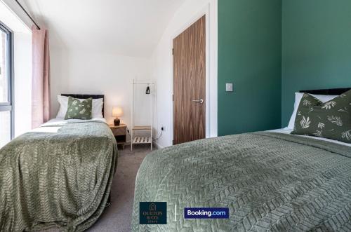 Spacious 5-Bed House with a Hot Tub Sleeps 10 photo 12