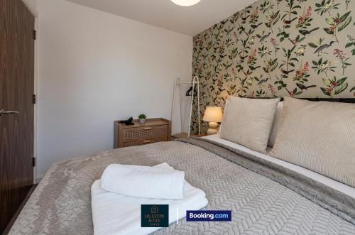 Spacious 5-Bed House with a Hot Tub Sleeps 10 photo 24