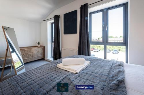 Spacious 5-Bed House with a Hot Tub Sleeps 10 photo 18