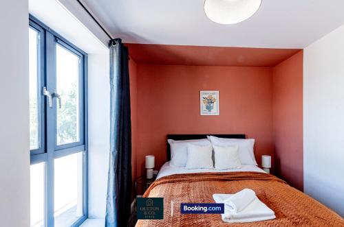 Spacious 5-Bed House with a Hot Tub Sleeps 10 photo 45