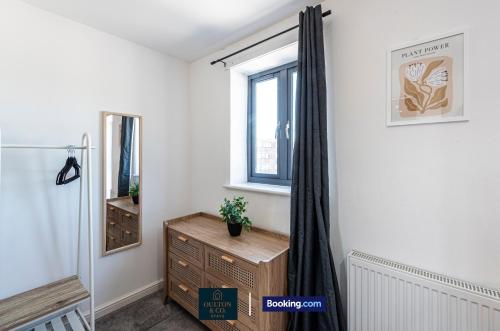 Spacious 5-Bed House with a Hot Tub Sleeps 10 photo 48