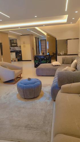 شقة مفروشة فى اقوى لوكشين فى المهندسين فيو حمامات سباحة نادى الترسانة موقع مميز وبقرب من جميع الخدمات