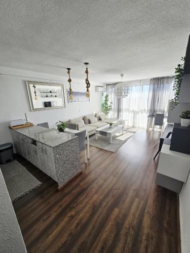 Magnificent one-bedroom apartment with sea view