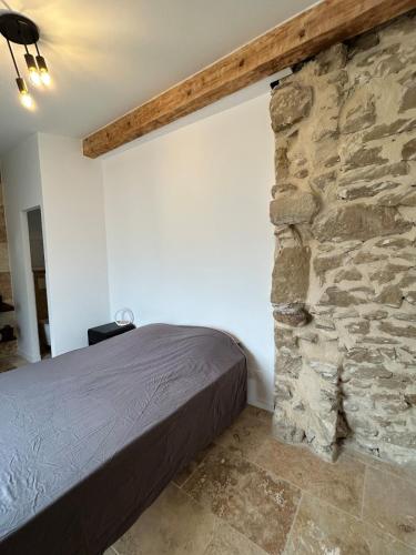 En eller flere senge i et værelse på Charmante petite maison