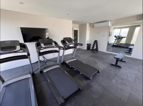 Γυμναστήριο ή/και όργανα γυμναστικής στο Increíble departamento con vista al mar