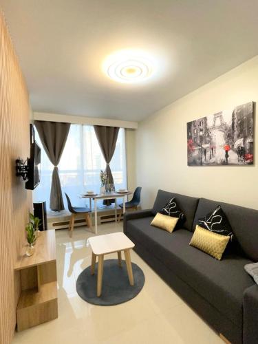 New Modern Apartment in Paris Center Metro 7 & 14 Maison Blanche