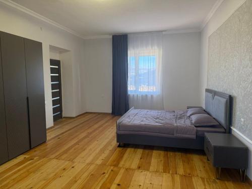 Φωτογραφία από το άλμπουμ του Tesaran Hyuratun στο Garni