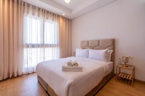 Ένα ή περισσότερα κρεβάτια σε δωμάτιο στο Cozy Studio with Pool & Parking