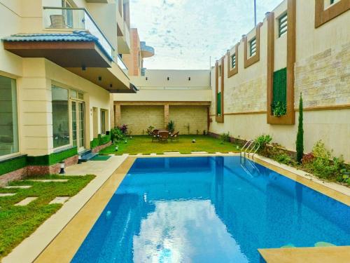 Bazén v ubytování Luxury Accommodation nebo v jeho okolí