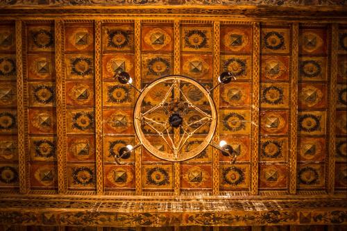 a clock on the ceiling of a room at Castello del Capitano delle Artiglierie in Castrocaro Terme