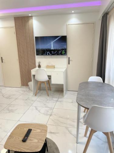 New Apartment in Paris center metro 7 & 14 Maison Blanche