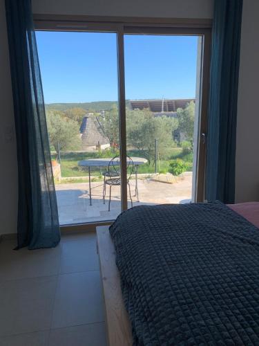 Lova arba lovos apgyvendinimo įstaigoje Le clos de l'olivette