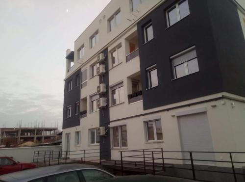 Το κτήριο όπου στεγάζεται  το διαμέρισμα