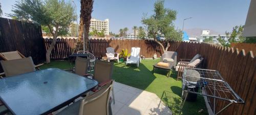 Apartment Amdar Village with garden עם ממ