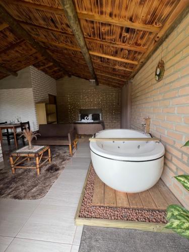 Φωτογραφία από το άλμπουμ του Chalé Quiosque Família tucano σε Joanopolis