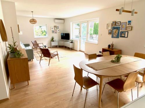 Ablakalúdra Aszófői Apartmanok