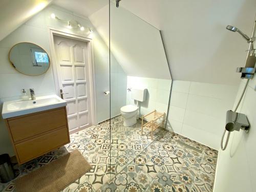 Koupelna v ubytování Ablakalúdra Aszófői Apartmanok