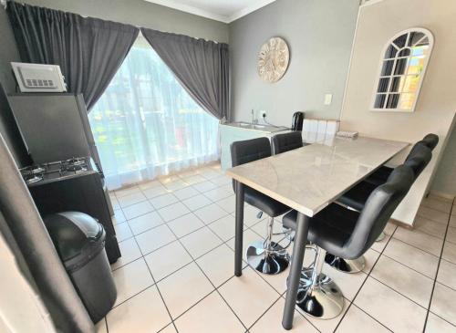 Fotografie z fotogalerie ubytování Zhantique Guest House 2- Unit 6 v destinaci Boksburg