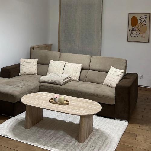 Posezení v ubytování Appartement moderne à 5min du centre ville et des quais