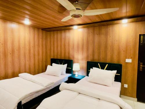 Ένα ή περισσότερα κρεβάτια σε δωμάτιο στο Hotel Five Rivers - Airport Road