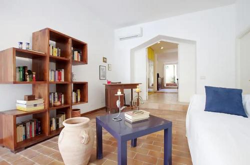 Comfy in the Heart of Roman nightlife
