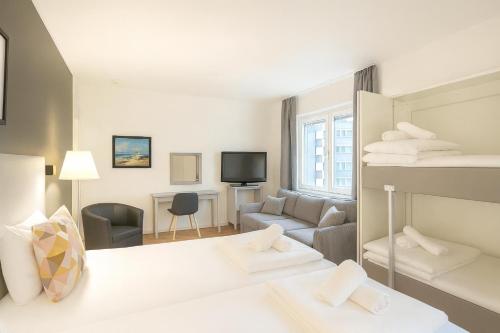 Llit o llits en una habitació de Hotell Drott